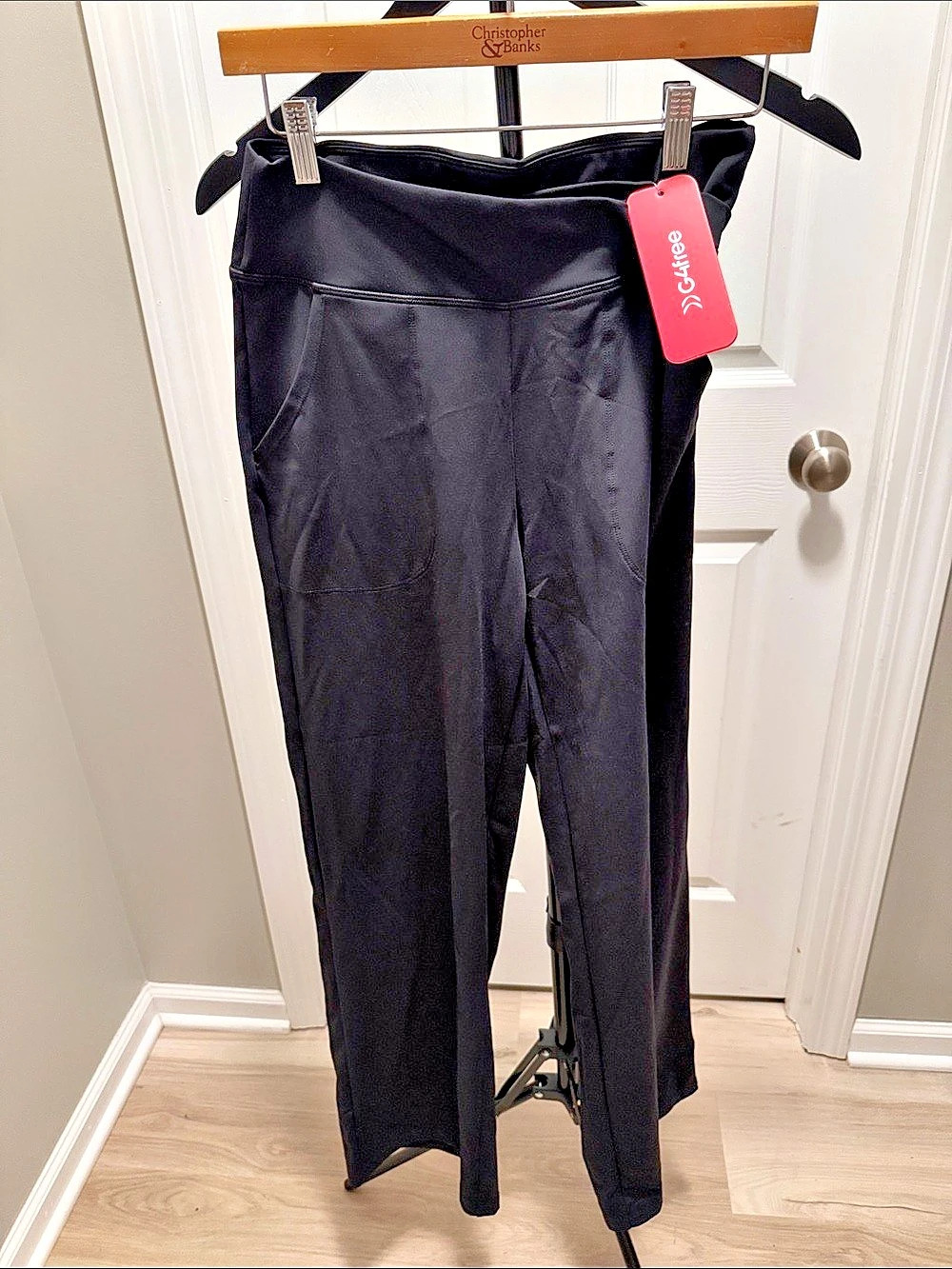 G4free yoga pants. Wide leg with pockets, high waisted.Size M